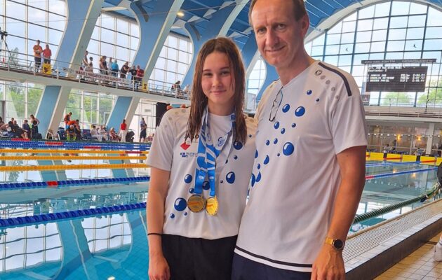 Plavkyně Bischofová a Bednářová s mistrovskými tituly