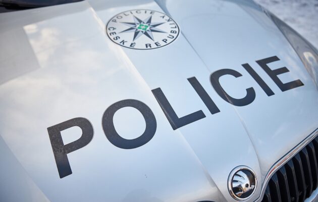 Muže, který na autobusovém nádraží útočil nožem, vzal soud do vazby