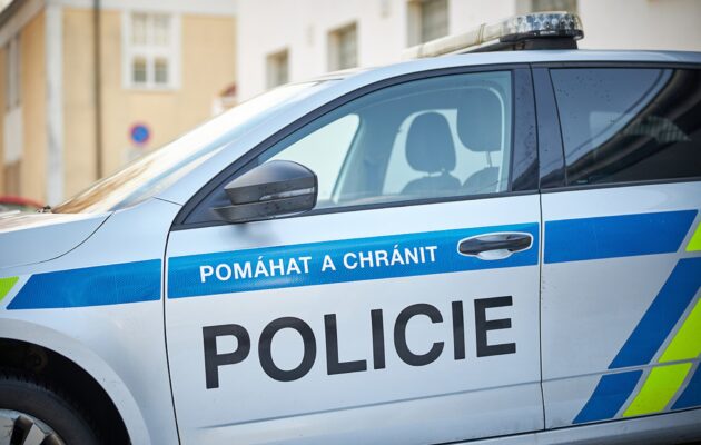 Podvodníci rozesílají falešné výzvy, muž z Trutnovska přišel o 1,4 milionu