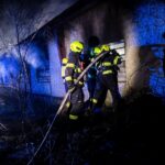 Požár ve Zlaté Olešnici, uhořelo 150 krav