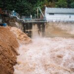 Rozvodněná řeka Úpa v Trutnově