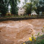 Rozvodněná řeka Úpa v Trutnově