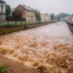 Rozvodněná řeka Úpa v Trutnově