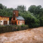 Rozvodněná řeka Úpa v Trutnově