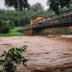 Rozvodněná řeka Úpa v Trutnově