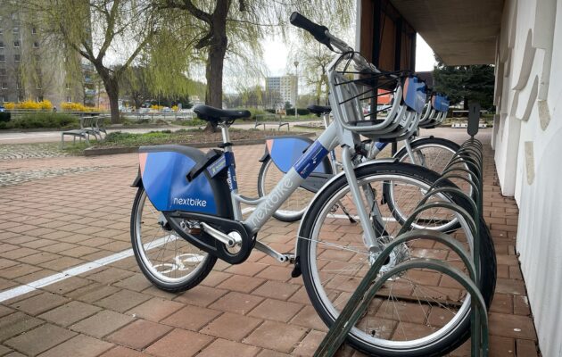 V Trutnově rozšiřují stanoviště pro sdílená kola a zvýší se i jejich počet