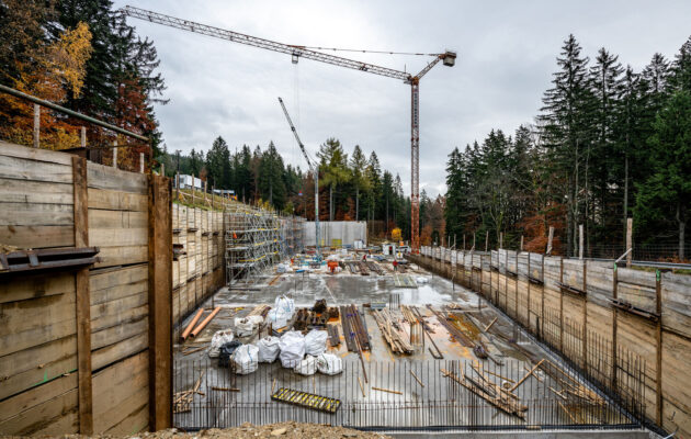 Stavba retenční nádrže pro zasněžování v Janských Lázních