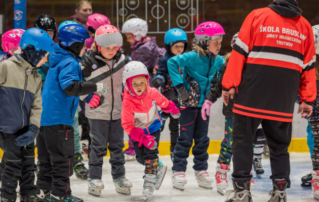 FOTO: Škola bruslení Jirky Hradeckého přivítala letošní účastníky