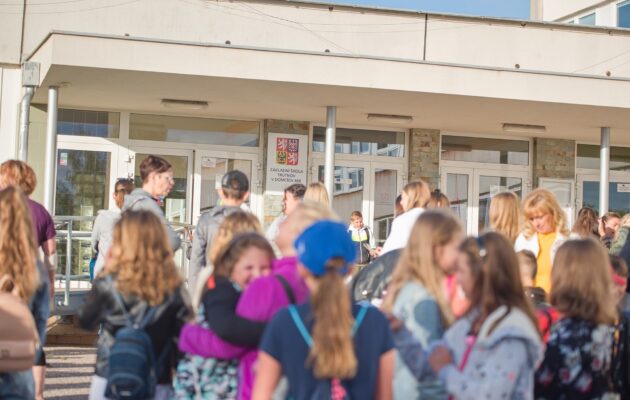 V trutnovských základních školách do lavic usedne 349 prvňáčků