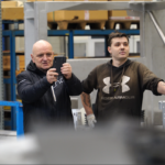 Výroba sochy Karla IV. ve firmě Kasper Kovo
