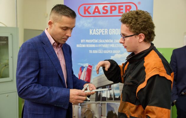 Kasper ocenil nástrojaře z průmyslovky