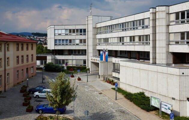 Problémy s novým systémem stavebního řízení v hradeckém kraji trvají