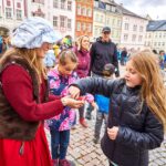 Sundání draka z věže Staré radnice