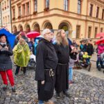 Sundání draka z věže Staré radnice