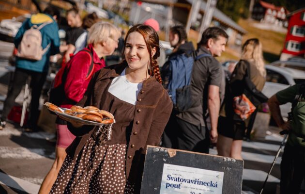 Svatovavřinecká pouť, pěší výstup na vrchol Sněžky