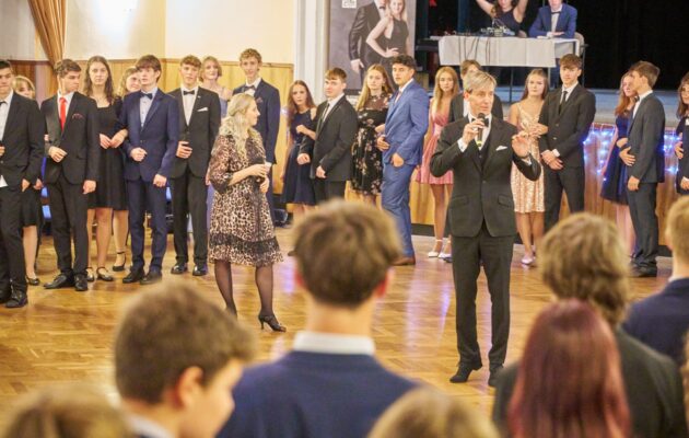 V Trutnově začaly taneční, středoškoláky čeká 13 lekcí