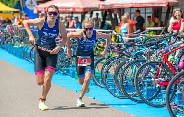 Triatletky Anna Fixová a Kristýna Křížová