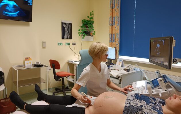 Nové ultrazvuky, kardiotokografy i operační vybavení v trutnovské nemocnici