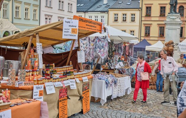 Trutnovský jarmark nabídne mnoho stánků, skvělé kapely, na své si přijdou i děti