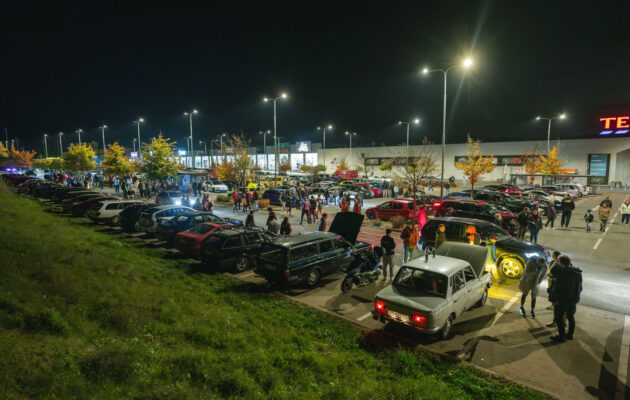 FOTO: Do Trutnova se sjeli fanoušci tuningových aut