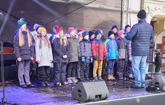 Rozsvícení vánočního stromu na Krakonošově náměstí