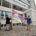 Tibetská vlajka před Novou radnicí