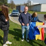 Vlajky před závodem Vitesco Technologies