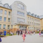Předávání vysvědčení na ZŠ Komenského v Trutnově