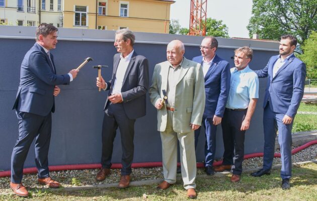 Ve Dvoře začala stavba nových operačních sálů