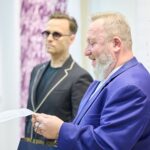 Malíř Maxim z Los Angeles pronikl do Uffa propojením kaligrafie s abstrakcí