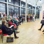 Malíř Maxim z Los Angeles pronikl do Uffa propojením kaligrafie s abstrakcí