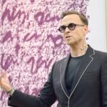 Malíř Maxim z Los Angeles pronikl do Uffa propojením kaligrafie s abstrakcí