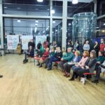 Malíř Maxim z Los Angeles pronikl do Uffa propojením kaligrafie s abstrakcí