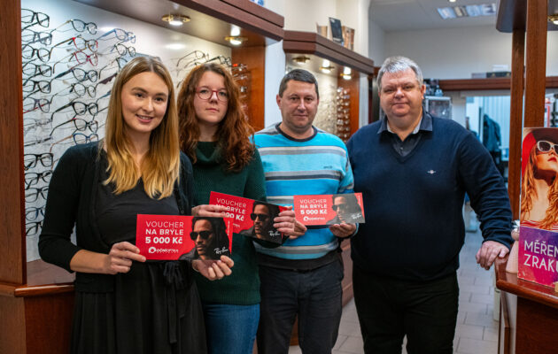Spočítali brýle ve výloze Optiky Malinský a vyhráli nové brýle
