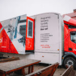 Kamión předělaný na třídu ukázal žákům moderní technologie