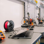 Kamión předělaný na třídu ukázal žákům moderní technologie