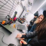 Kamión předělaný na třídu ukázal žákům moderní technologie