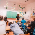 Kamión předělaný na třídu ukázal žákům moderní technologie