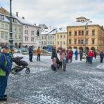 Ze zahrady na náměstí. Trutnov už má v centru města vánoční strom