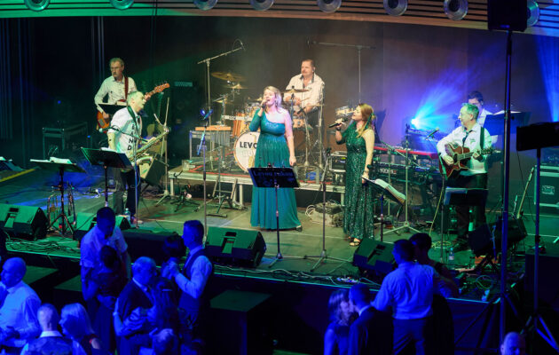 FOTO: Přátelé dobrého vína se sešli na bále v Uffu