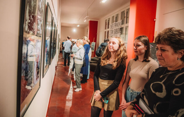 Výstava studentů trutnovského gymnázia k 35. výročí sametové revoluce