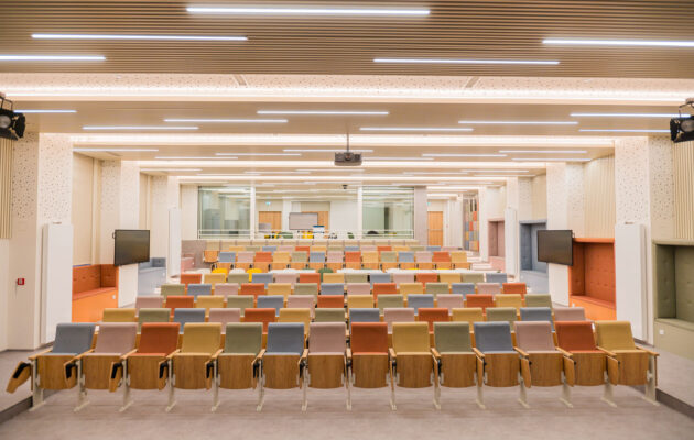 Zrekonstruovaný sál a učebna na ZŠ Mládežnická v Trutnově