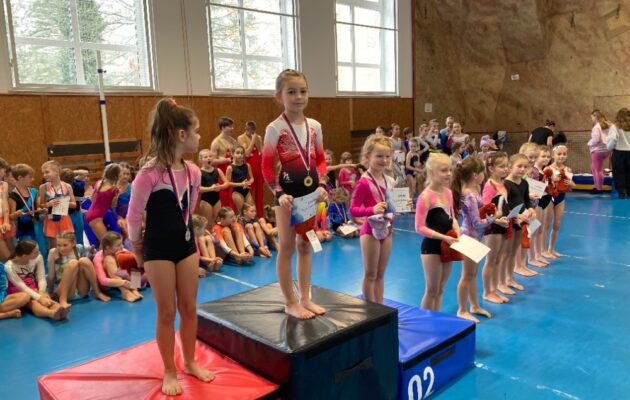 Vánoční dvojboj ve sportovní gymnastice na Komendě