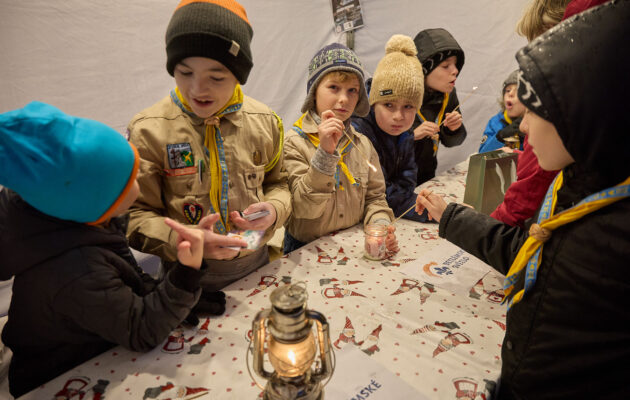 FOTO: Koncerty a betlémské světlo aneb Rozloučení s vánočními trhy