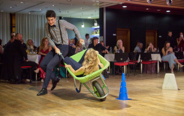 Bičem zahájený ples. Lokomotiva tentokrát tancovala v rytmu koňských kopyt