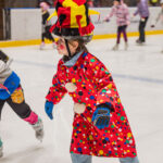 Škola bruslení: závěrečná lekce s karnevalem masek