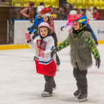 Škola bruslení: závěrečná lekce s karnevalem masek
