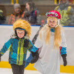 Škola bruslení: závěrečná lekce s karnevalem masek