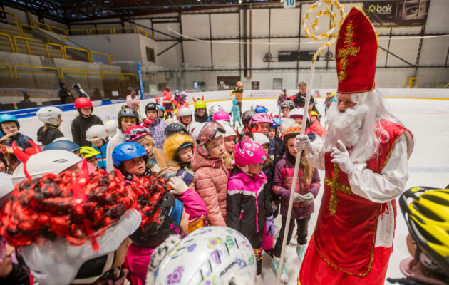 Škola bruslení: závěrečná lekce s karnevalem masek