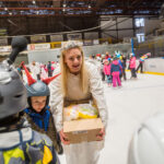 Škola bruslení: závěrečná lekce s karnevalem masek